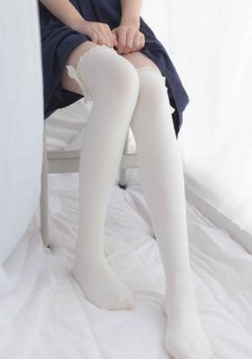 妲己把裤子脱了打开腿让人