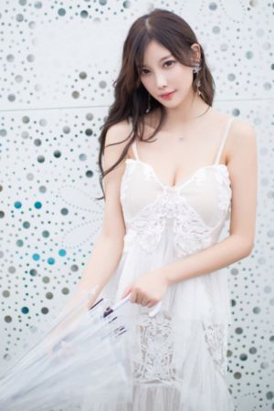 撕开她的乳罩慢慢捏捏视频
