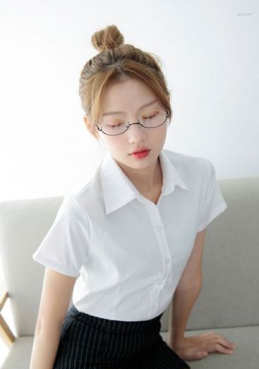 关秀媚三级露全乳